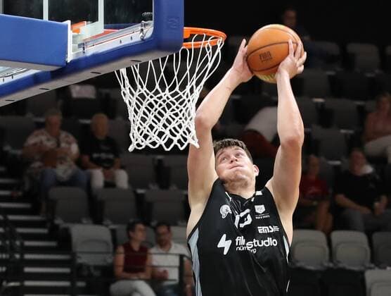 05.09.2021 - Basketball - Saison 2021 2022 - EMS Cup - Spiel um Platz 3: Nürnberg Falcons Basketball Club NBC - Science City Jena - DaMa - Jonathan Maier (13, Nürnberg Falcons BC NBC ) mit Dunking