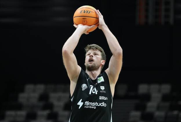 05.09.2021 - Basketball - Saison 2021 2022 - EMS Cup - Spiel um Platz 3: Nürnberg Falcons Basketball Club NBC - Science City Jena - DaMa - Sebastian Schröder Schroeder (14, Nürnberg Falcons BC NBC ) mit Freiwurf