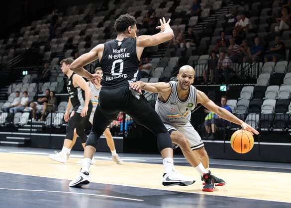 05.09.2021 - Basketball - Saison 2021 2022 - EMS Cup - Spiel um Platz 3: Nürnberg Falcons Basketball Club NBC - Science City Jena - DaMa - Matthew Moyer (0, Nürnberg Falcons BC NBC ) Jonathan Kazadi (2, Science City Jena )