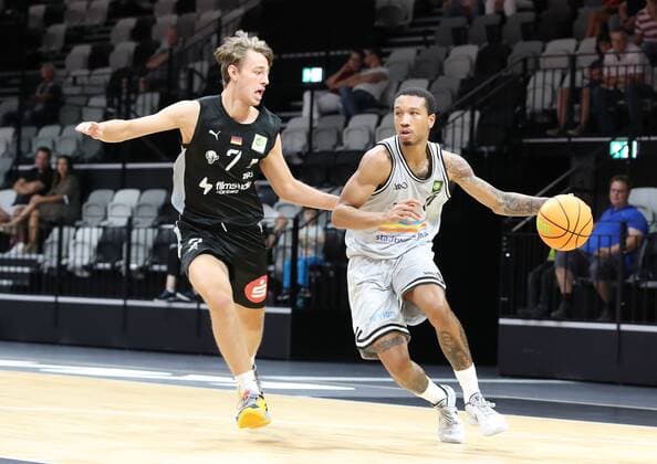 05.09.2021 - Basketball - Saison 2021 2022 - EMS Cup - Spiel um Platz 3: Nürnberg Falcons Basketball Club NBC - Science City Jena - DaMa - Christian Feneberg (7, Nürnberg Falcons BC NBC ) Rayshawn Simmons (11, Science City Jena )