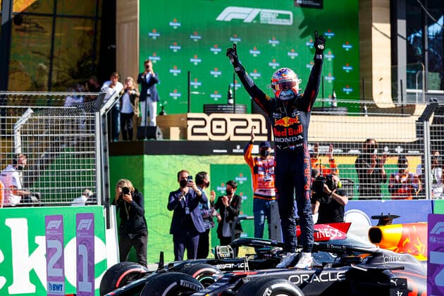 VERSTAPPEN Max (ned), Red Bull Racing Honda RB16B, celebrates his win during the Formula 1 Heineken Dutch Grand Prix 2021, 13th round of the 2021 FIA Formula One World Championship, WM, Weltmeisterschaft from September 3 to 5, 2021 on the Circuit Zandvoort, in Zandvoort, Netherlands FORMULE 1 : Grand Prix des Pays-Bas - 05 09 2021 DPPI PANORAMIC  AV6_8807