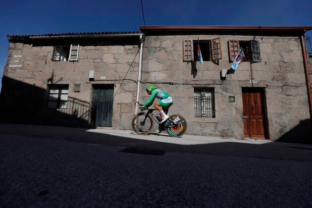 Sport Bilder des Tages Dutch rider Fabio Jakobsen of Deceuninck-Quick Step team in action during the 21st and last stage of the Spanish Cycling Vuelta, a 33,8km-long race between Padron and Santiago de Compostela in Galicia, Spain, 05 September 2021. 21st stage of the Spanish Cycling Vuelta !ACHTUNG: NUR REDAKTIONELLE NUTZUNG!  Copyright: xManuxBruquex GRAF4577 20210905-41ecc1bbb5154f3bed5f01d7020a0827eb5a9379