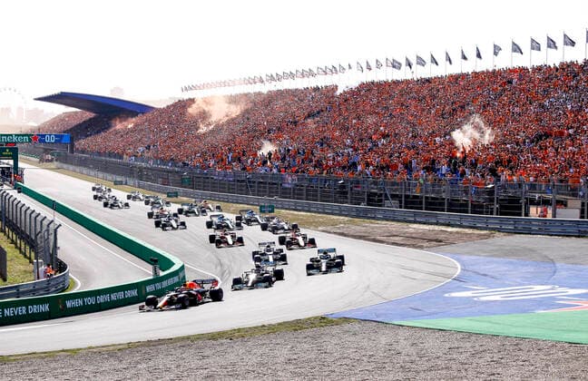 Start, 33 Max Verstappen (NED, Red Bull Racing), 44 Lewis Hamilton (GBR, Mercedes-AMG Petronas F1 Team), 77 Valtteri Bottas (FIN, Mercedes-AMG Petronas F1 Team), F1 Grand Prix of the Netherlands at Circuit Zandvoort on September 5, 2021 in Zandvoort, Netherlands. (Photo by HOCH ZWEI) Zandvoort Netherlands