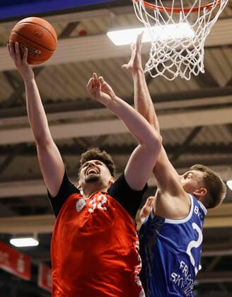 05.09.2021, Basketball, REWE Cup 2021, Finale, Fraport Skyliners - s.Oliver Wuerzburg, GER, Hagen, Krollmann Arena Bild: v. li. Nicolas Carvacho (s.Oliver Wuerzburg) und Lorenz Brenneke (Fraport Skyliners) DFL REGULATIONS PROHIBIT ANY USE OF PHOTOGRAPHS AS IMAGE SEQUENCES AND OR QUASI-VIDEO. Copyright: HMBxMedia xHeikoxBecker