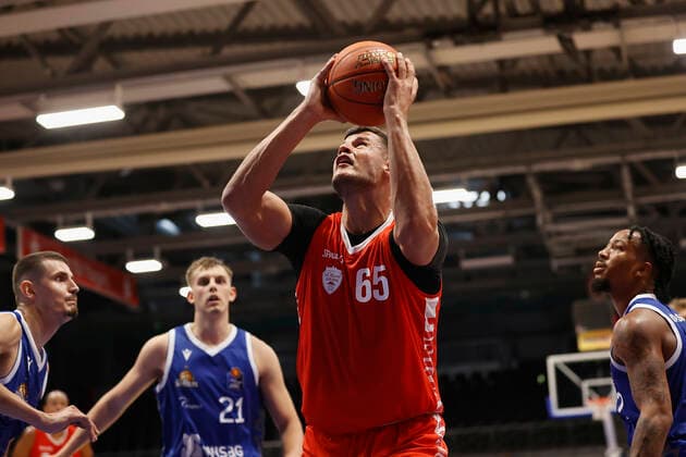 05.09.2021, Basketball, REWE Cup 2021, Finale, Fraport Skyliners - s.Oliver Wuerzburg, GER, Hagen, Krollmann Arena Bild: v. li. Filip Stanic (s.Oliver Wuerzburg) DFL REGULATIONS PROHIBIT ANY USE OF PHOTOGRAPHS AS IMAGE SEQUENCES AND OR QUASI-VIDEO. Copyright: HMBxMedia xHeikoxBecker