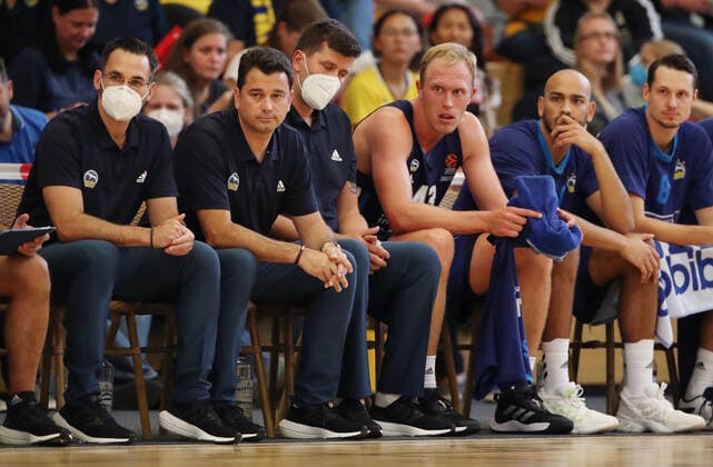 Co Trainer Thomas Päch, Trainer Israel Gonzales, Luke Sikma Basketball Testspiel BBL Bundesliga Herren Saison 2021 2022 05.09.2021 ALBA Berlin vs. Bakken Bears