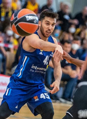 Oranienburg, 05.09.21, Basketball: Testspiele, ALBA Berlin - Bakken Bears, MBS Arena Oranienburg. ALBAs Neuzugang Tamir Blatt spielt den Ball. ALBA Berlin - Bakken Bears