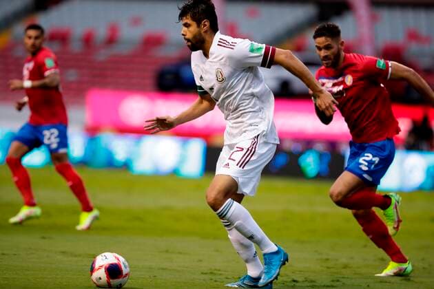 Costa Rica s Jonathan Moya (R) in action against Mexico Nestor Araujo during a match amid Concacaf qualifiers for the Qatar 2022 World Cup, at the National Stadium in San Jose, Costa Rica, 05 September 2021. Costa Rica - Mexico !ACHTUNG: NUR REDAKTIONELLE NUTZUNG!  Copyright: xJeffreyxArguedasx AMDEP9369 20210906-37e2c95c3e0c7a2d145011448805e760180a0254