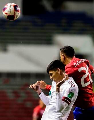 Costa Rica s David Guzman (R) in action against Mexico s Edson Alvarez during a match amid Concacaf qualifiers for the Qatar 2022 World Cup, at the National Stadium in San Jose, Costa Rica, 05 September 2021. Costa Rica - Mexico !ACHTUNG: NUR REDAKTIONELLE NUTZUNG!  Copyright: xJeffreyxArguedasx AMDEP9416 20210906-20ec0eee967c84c47ece5a609601892919b54b7a