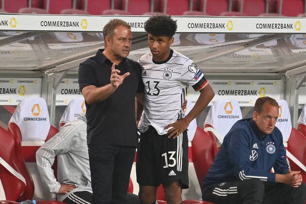 Bundestrainer Hans Dieter Hansi FLICK (GER) mit Karim ADEYEMI (GER) vor Einwechslung. Fussball Laenderspiel, WM Qualifikation Gruppe J Spieltag 5, Deutschland - Armenien 6-0 am 05.09.2021 in Stuttgart, Mercedes Benz Arena. Â *** National coach Hans Dieter Hansi FLICK GER with Karim ADEYEMI GER before substitution Football match, World Cup Qualification Group J Matchday 5, Germany Armenia 6 0 on 05 09 2021 in Stuttgart, Mercedes Benz Arena Â