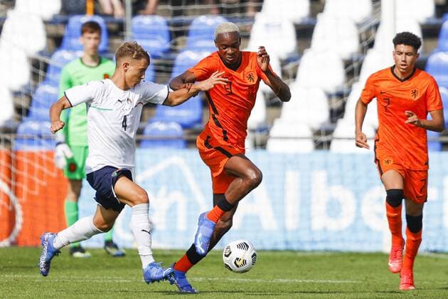 Katwijk , 06-09-2021 , Sportpark Nieuw Zuid , friendly match between Netherlands U19 and Italy U19 , (L-R) Itally U19 player Jacopo Fazzini ad Netherland U19 player Emanuel Emegha Netherlands U19 - Italy U19  x13328369x Copyright: