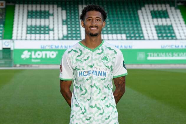 06.09.2021 - SpVgg Greuther Fürth ( Kleeblatt Spielvereinigung ) - 1. Fussball Bundesliga - Saison 2021 2022 - Fototermin Porträttermin - - Jeremy Dudziak (28, SpVgg Greuther Fürth ) Einzelbild Einzelfoto Portrait Porträt Kopfbild