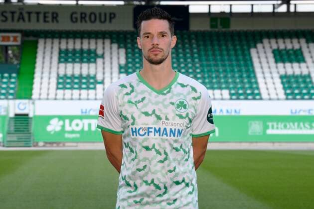 06.09.2021 - SpVgg Greuther Fürth ( Kleeblatt Spielvereinigung ) - 1. Fussball Bundesliga - Saison 2021 2022 - Fototermin Porträttermin - - Nick Viergever (24, SpVgg Greuther Fürth ) - Einzelbild Einzelfoto Portrait Porträt Kopfbild