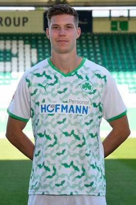 06.09.2021 - SpVgg Greuther Fürth ( Kleeblatt Spielvereinigung ) - 1. Fussball Bundesliga - Saison 2021 2022 - Fototermin Porträttermin - - Cedric Itten (19, SpVgg Greuther Fürth ) - Einzelbild Einzelfoto Portrait Porträt Kopfbild