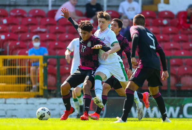 Under 17 International Friendly, Länderspiel, Nationalmannschaft Turner s Cross, Cork 7 9 2021 Republic of Ireland U17, U 17 vs Mexico U17 Mexico™s Oscar Soto with Ireland™s Rocco Vata Oscar Soto with Rocco Vata 7 9 2021  Copyright: x INPHO KenxSuttonx inp_irl_vs_mex_2074