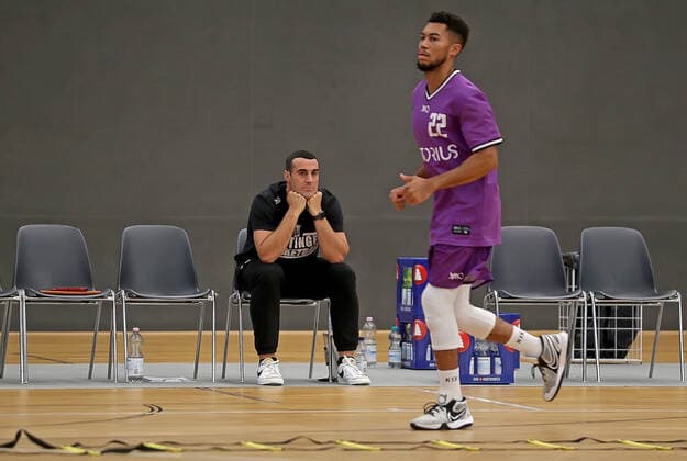 GSD zje123 BBL Easy Ctredit Basketball Saison 2021 22 Testspiel BG Göttingen - Okapi Aalst Göttingens Trainer Roel Moors