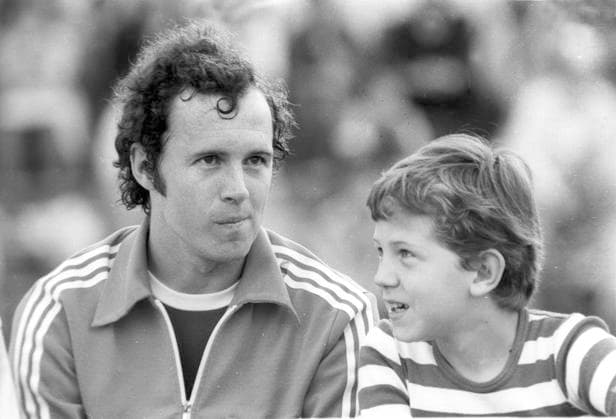Franz Beckenbauer (FC Bayern München) als Zuschauer beim Spiel des FC Bayern gegen Hertha BSC am 12.06.1976. *** Franz Beckenbauer FC Bayern Munich as a spectator at the match of FC Bayern against Hertha BSC on 12 06 1976 HM