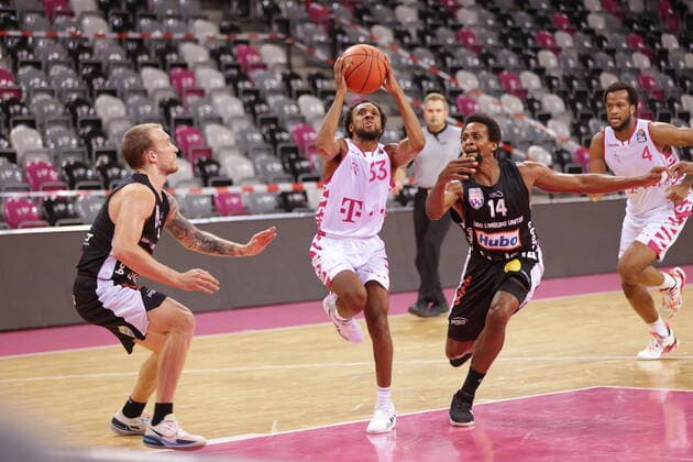 Parker Jackson-Cartwright Telekom Baskets Bonn , Testspiel vs. Limburg United easyCredit BBL 1. Bundesliga , Saison 2021 2022