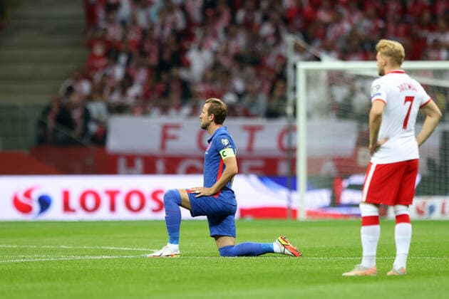WARSZAWA 08.09.2021 MECZ ELIMINACJE DO MISTRZOSTW SWIATA 2022 GRUPA I: POLSKA - ANGLIA --- FIFA World Cup, WM, Weltmeisterschaft, Fussball 2022 QUALIFYING ROUND GROUP I MATCH IN WARSAW: POLAND - ENGLAND HARRY KANE KAMIL JOZWIAK FOT. PIOTR KUCZA FOTOPYK NEWSPIX.PL --- Newspix.pl  210908PYK0006