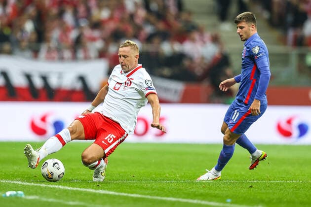 08.09.2021 WARSZAWA, STADION PGE NARODOWY?PILKA NOZNA (FOOTBALL) ?ELIMINACJA MISTRZOSTW SWIATA FIFA QATAR 2022 ( WORLD CUP QUALIFIATION QATAR 2022 )?MECZ POLSKA - ANGLIA ( GAME POLAND - ENGLAND )?NZ KAMIL GLIK, MASON MOUNT FOTO LUKASZ GROCHALA CYFRASPORT NEWSPIX.PL --- Newspix.pl  20210908CSLG0075