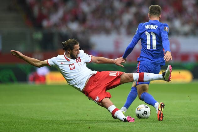 2021.09.08 Warszawa Pilka nozna, Reprezentacja, Eliminacje Mistrzostw Swiata Katar 2022 Polska - Anglia N z Grzegorz Krychowiak Mason Mount Foto Rafal Rusek PressFocus 2021.09.08 Warsaw Football, world cup qualification qatar 2022 Poland - England Grzegorz Krychowiak Mason Mount Credit: Rafal Rusek PressFocus NEWSPIX.PL --- Newspix.pl  20210908PF_RR0101