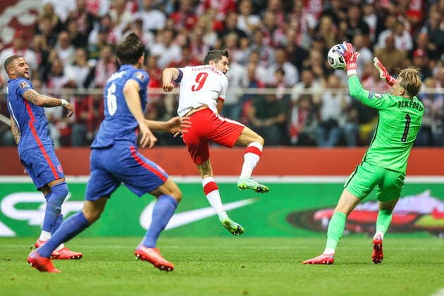 08.09.2021 WARSZAWA, STADION PGE NARODOWY?PILKA NOZNA (FOOTBALL) ?ELIMINACJA MISTRZOSTW SWIATA FIFA QATAR 2022 ( WORLD CUP QUALIFIATION QATAR 2022 )?MECZ POLSKA - ANGLIA ( GAME POLAND - ENGLAND )?NZ HARRY MAGIURE, ROBERT LEWANDOWSKI, JORDAN PICKFORD FOTO LUKASZ GROCHALA CYFRASPORT NEWSPIX.PL --- Newspix.pl  20210908CSLG0081
