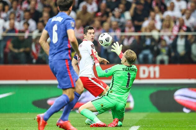 08.09.2021 WARSZAWA, STADION PGE NARODOWY¨PILKA NOZNA (FOOTBALL) ¨ELIMINACJA MISTRZOSTW SWIATA FIFA QATAR 2022 ( WORLD CUP QUALIFIATION QATAR 2022 )¨MECZ POLSKA - ANGLIA ( GAME POLAND - ENGLAND )¨NZ HARRY MAGIURE, ROBERT LEWANDOWSKI, JORDAN PICKFORD FOTO LUKASZ GROCHALA CYFRASPORT NEWSPIX.PL --- Newspix.pl  20210908CSLG0083