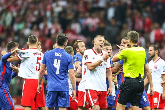 08.09.2021 WARSZAWA, STADION PGE NARODOWY¨PILKA NOZNA (FOOTBALL) ¨ELIMINACJA MISTRZOSTW SWIATA FIFA QATAR 2022 ( WORLD CUP QUALIFIATION QATAR 2022 )¨MECZ POLSKA - ANGLIA ( GAME POLAND - ENGLAND )¨NZ AWANTURA, ZAMIESZANIE BOJKA NA BOISKU DECLAN RICE, KAMIL GLIK FOTO LUKASZ GROCHALA CYFRASPORT NEWSPIX.PL --- Newspix.pl  20210909CSLG0087