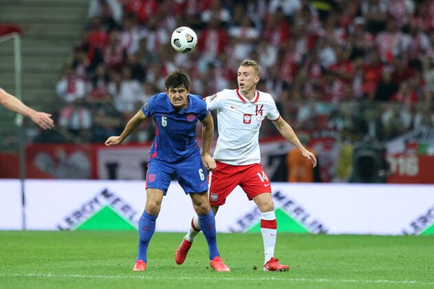 WARSZAWA 08.09.2021 MECZ ELIMINACJE DO MISTRZOSTW SWIATA 2022 GRUPA I: POLSKA - ANGLIA --- FIFA World Cup, WM, Weltmeisterschaft, Fussball 2022 QUALIFYING ROUND GROUP I MATCH IN WARSAW: POLAND - ENGLAND HARRY MAGUIRE ADAM BUKSA FOT. PIOTR KUCZA FOTOPYK NEWSPIX.PL --- Newspix.pl  210908PYK0055