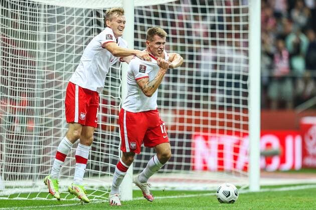 08.09.2021 WARSZAWA, STADION PGE NARODOWY?PILKA NOZNA (FOOTBALL) ?ELIMINACJA MISTRZOSTW SWIATA FIFA QATAR 2022 ( WORLD CUP QUALIFIATION QATAR 2022 )?MECZ POLSKA - ANGLIA ( GAME POLAND - ENGLAND )?NZ KAROL SWIDERSKI, DAMIAN SZYMANSKI POLSKA RADOSC, BRAMKA, GOL, FOTO LUKASZ GROCHALA CYFRASPORT NEWSPIX.PL --- Newspix.pl  20210908CSLG0200