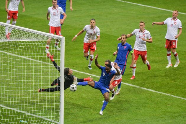 WARSZAWA 08.09.2021 MECZ ELIMINACJE DO MISTRZOSTW SWIATA 2022 GRUPA I: POLSKA - ANGLIA --- FIFA World Cup, WM, Weltmeisterschaft, Fussball 2022 QUALIFYING ROUND GROUP I MATCH IN WARSAW: POLAND - ENGLAND WOJCIECH SZCZESNY RAHEEM STERLING GRZEGORZ KRYCHOWIAK JAN BEDNAREK HARRY KANE ADAM BUKSA KAMIL GLIK FOT. JACEK PRONDZYNSKI FOTOPYK NEWSPIX.PL --- Newspix.pl  210908JAC016
