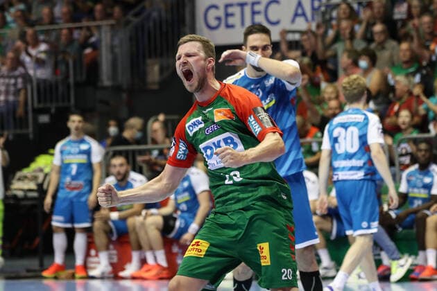 Bilder des Jahres 2021, Sport 09 September Sport Themen der Woche KW36 Philipp Weber (SC Magdeburg,20) - Handball Bundesliga Saison 2021-2022 SC Magdeburg vs. TVB Stuttgart in der GETEC Arena in Magdeburg - Aktion,Handball,Deutschland,09.09.2021 *** Philipp Weber SC Magdeburg,20 Handball Bundesliga season 2021 2022 SC Magdeburg vs TVB Stuttgart at the GETEC Arena in Magdeburg Action,Handball,Germany,09 09 2021