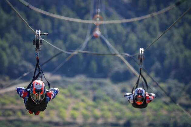 Bilder des Jahres 2021, Sport 09 September Sport Themen der Woche KW36 MotoGP Tissot Grand Prix of Aragon at MotorLand Aragon circuit. Riders at Europe s longest zipline. Located in the Teruel province, the Tirolina Fuentespalda zipline extends over almost two kilometers. Teruel, Spain, Septiembre 09, 2021 In picture: Rins and Zarco on the move Gran Premio Tissot de Aragon de MotoGP en el Circuito de MotorLand Aragon. Corredores en la tirolina más larga de Europa. Situada en la provincia de Teruel, la tirolina Tirolina Fuentespalda se extiende por casi dos kilómetros. Teruel, Espana. 09 de Septiembre de 2021 POOL MotoGP.com Cordon Press Images will be for editorial use only. Mandatory credit: MotoGP.com Cordon Press *** MotoGP Tissot Grand Prix of Aragon at MotorLand Aragon circuit Riders at Europe s longest zipline Located in the Teruel province, the Tirolina Fuentespalda zipline extends over almost two kilometers Teruel, Spain, September 09, 2021 In picture Rins and Zarco on the move Gran Premio Tissot de Aragon de MotoGP at MotorLand Aragon circuit Riders at Europes longest zipline Located in the Teruel province, the Tirolina Fuentespalda zipline extends over almost two kilometers Teruel, Spain September 09, 2021 POOL MotoGP com Cordon Press Images will be for editorial use only Mandatory credit MotoGP com Cordon Press  xx xx