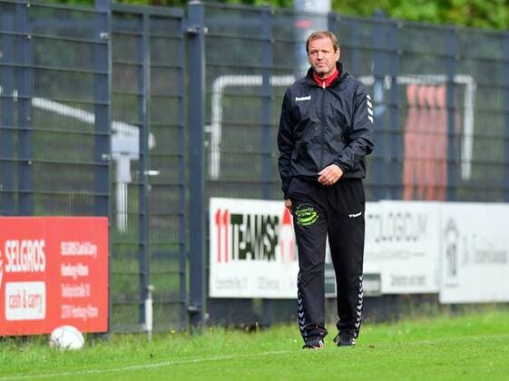 Fussball I Herren I Regionalliga Nord l 2.Spieltag I Saison 2021 2022 I Altona 93 - Weiche Flensburg I AFC 93 I 18.08.2021 Seeliger Thomas Trainer (W.Flensburg) , Sportplatz : Adolf-Jaeger-Kampfbahn (Rasen), Altona Hamburg Deutschland