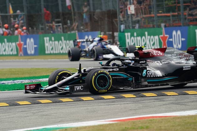 FORMULA 1 HEINEKEN GRAN PREMIO D ITALIA 2021 10.09.2021, Autodromo Nazionale di Monza, Monza, FORMULA 1 HEINEKEN GRAN PREMIO D ITALIA 2021 ,im Bild Valtteri Bottas (FIN 77), Mercedes-AMG Petronas Formula One Team, Nicholas Latifi (CAN 6), Williams Racing