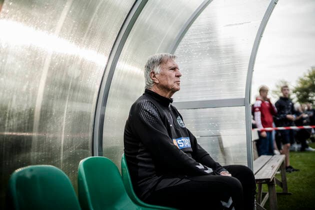 Traener Sepp Piontek siger farvel til Oldboyslandsholdet, naar DBUs Oldboys Landhold moeder Fynslund Boldklubs Oldboys paa Fynslund Stadion i Jordrup naer Kolding, fredag den 10. september 2021.. , Kolding Denmark