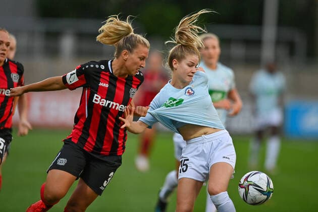 Sport Bilder des Tages Melissa Friedrich (B04, 3) zieht Marie-Therese Hoebinger (Potsdam, 15) am Trikot, 9 10 2021, Leverkusen (Deutschland), Fussball, Flyeralarm Frauen-Bundesliga, Bayer 04 Leverkusen - 1. FFC Turbine Potsdam, DFB DFL REGULATIONS PROHIBIT ANY USE OF PHOTOGRAPHS AS IMAGE SEQUENCES AND OR QUASI-VIDEO. *** Melissa Friedrich B04, 3 draws Marie Therese Hoebinger Potsdam, 15 am jersey, 9 10 2021, Leverkusen Germany , Football, Flyeralarm Frauen Bundesliga, Bayer 04 Leverkusen 1 FFC Turbine Potsdam, DFB DFL REGULATES PROHIBIT ANY USE OF PHOTOGRAPHS AS IMAGE SEQUENCES AND OR QUASI VIDEO xmkx