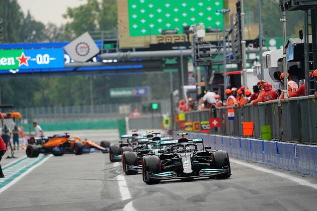 FORMULA 1 HEINEKEN GRAN PREMIO D ITALIA 2021 10.09.2021, Autodromo Nazionale di Monza, Monza, FORMULA 1 HEINEKEN GRAN PREMIO D ITALIA 2021 ,im Bild Valtteri Bottas (FIN 77), Mercedes-AMG Petronas Formula One Team, Lewis Hamilton (GBR 44), Mercedes-AMG Petronas Formula One Team, Sebastian Vettel (DEU 5), Aston Martin Cognizant Formula One Team, Lance Stroll (CAN 18), Aston Martin Cognizant Formula One Team