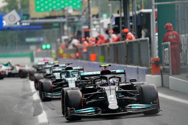 FORMULA 1 HEINEKEN GRAN PREMIO D ITALIA 2021 10.09.2021, Autodromo Nazionale di Monza, Monza, FORMULA 1 HEINEKEN GRAN PREMIO D ITALIA 2021 ,im Bild Valtteri Bottas (FIN 77), Mercedes-AMG Petronas Formula One Team, Lewis Hamilton (GBR 44), Mercedes-AMG Petronas Formula One Team, Sebastian Vettel (DEU 5), Aston Martin Cognizant Formula One Team, Lance Stroll (CAN 18), Aston Martin Cognizant Formula One Team