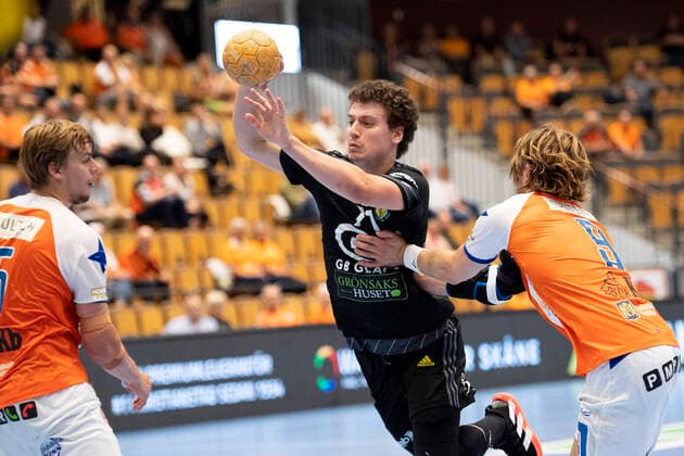 210910 Sävehofs Elias Ellefsen Ã Skipagotu under handbollsmatchen i Handbollsligan mellan Kristianstad och Sävehof den 10 september 2021 i Kristianstad. Copyright: AVDOxBILKANOVIC BB210910AB048
