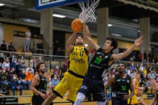 Mateo Seric (Tigers Tuebingen, 17) Takiula Fahrensohn (Ehingen Urspring, 20) Josh Price (Ehingen Urspring, 30)¨¨¨Tigers Tuebingen vs. Ehingen Urspring, 2. Basketball, Bundesliga, Pro A, Barmer 2 Basketball, Testspiel, Spielzeit 2021 2022, 10.09.2021, ¨¨ Tigers Tuebingen - Ehingen Urspring, Pro A, 2. Bundesliga, Barmer 2 Basketball, Testspiel, Spielzeit 2021 2022, 10.09.2021 Rottenburg am Neckar Copyright: xNinaxSander xEibnerxPressefotoxIx EP_NSR