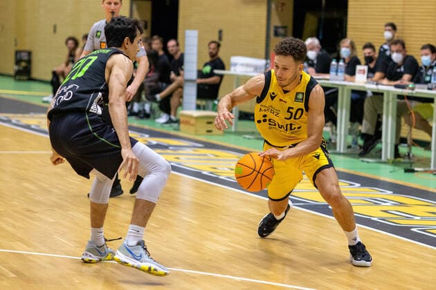 Takiula Fahrensohn (Ehingen Urspring, 20) Joanic Gruetner Bacoul (TIgers Tuebingen, 50)¨¨¨Tigers Tuebingen vs. Ehingen Urspring, 2. Basketball, Bundesliga, Pro A, Barmer 2 Basketball, Testspiel, Spielzeit 2021 2022, 10.09.2021, ¨¨ Tigers Tuebingen - Ehingen Urspring, Pro A, 2. Bundesliga, Barmer 2 Basketball, Testspiel, Spielzeit 2021 2022, 10.09.2021 Rottenburg am Neckar Copyright: xNinaxSander xEibnerxPressefotoxIx EP_NSR