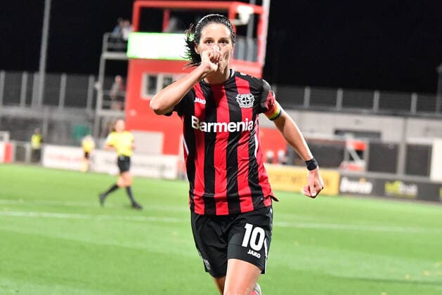 Milena Nikolic (B04, 10) bejubelt das 2:0 - Daumen in Mund - Iconic Jubel, 9 10 2021, Leverkusen (Deutschland), Fussball, Flyeralarm Frauen-Bundesliga, Bayer 04 Leverkusen - 1. FFC Turbine Potsdam, DFB DFL REGULATIONS PROHIBIT ANY USE OF PHOTOGRAPHS AS IMAGE SEQUENCES AND OR QUASI-VIDEO. *** Milena Nikolic B04, 10 cheers the 2 0 Thumb in Mouth Iconic Cheer, 9 10 2021, Leverkusen Germany , Football, Flyeralarm Frauen Bundesliga, Bayer 04 Leverkusen 1 FFC Turbine Potsdam, DFB DFL REGULATES PROHIBIT ANY USE OF PHOTOGRAPHS AS IMAGE SEQUENCES AND OR QUASI VIDEO xmkx