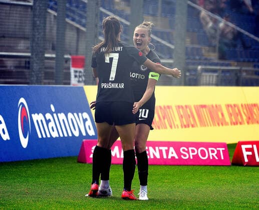 11.09.2021, xhbx, Fussball 1.Bundesliga Damen, Eintracht Frankfurt Frauen - 1.FC Köln emspor, v.l. Torjubel, Goal celebration, celebrate the goal 2:0 Lara Prasnikar (Eintracht Frankfurt Damen), Laura Freigang (Eintracht Frankfurt Damen) (DFL DFB REGULATIONS PROHIBIT ANY USE OF PHOTOGRAPHS as IMAGE SEQUENCES and or QUASI-VIDEO) Frankfurt am Main