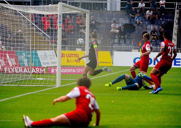11.09.2021, xhbx, Fussball 1.Bundesliga Damen, Eintracht Frankfurt Frauen - 1.FC Köln emspor, v.l. Tor zum 2:0 durch Laura Freigang (Eintracht Frankfurt Damen) (DFL DFB REGULATIONS PROHIBIT ANY USE OF PHOTOGRAPHS as IMAGE SEQUENCES and or QUASI-VIDEO) Frankfurt am Main