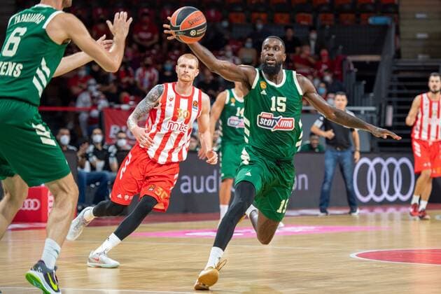 Giorgos Papagiannis 6 (Panathinaikos OPAP Athen), Okaro White 15 (Panathinaikos OPAP Athen), Panathinaikos OPAP Athen vs. Roter Stern Belgrad, Magenta Cup 2021, 11.09.2021 Muenchen Bayern Deutschland