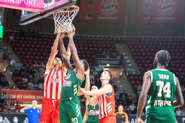 S. Lazarevic 2 (Roter Stern Belgrad), Jehyve Floyd 20 (Panathinaikos OPAP Athen), Panathinaikos OPAP Athen vs. Roter Stern Belgrad, Magenta Cup 2021, 11.09.2021 Muenchen Bayern Deutschland