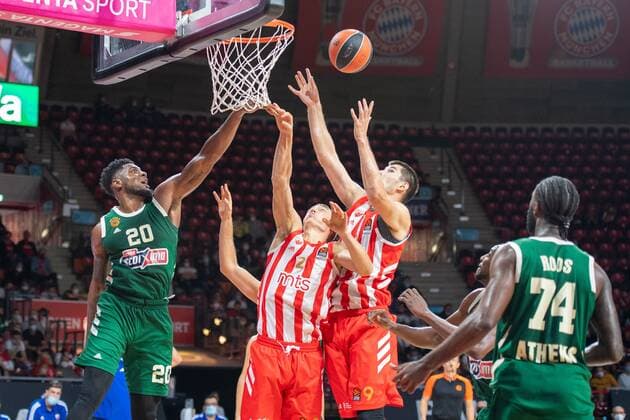 Jehyve Floyd 20 (Panathinaikos OPAP Athen), S. Lazarevic 2 (Roter Stern Belgrad), Panathinaikos OPAP Athen vs. Roter Stern Belgrad, Magenta Cup 2021, 11.09.2021 Muenchen Bayern Deutschland