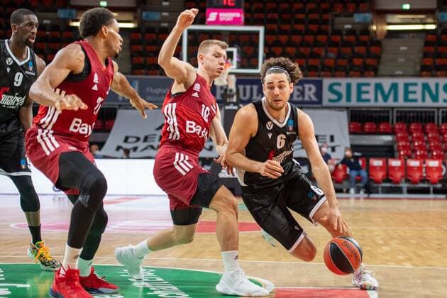 Ognjen Jaramaz 10 (FC Bayern), Alessandro Pajola 6 (Virtus Bologna), FC Bayern Basketball vs. Virtus Bologna, Magenta Cup 2021, 11.09.2021 Muenchen Bayern Deutschland