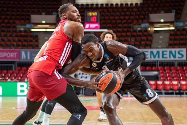D. Thomas 1 (FC Bayern Muenchen), Kevin Hervey 8 (Virtus Bologna), FC Bayern Basketball vs. Virtus Bologna, Magenta Cup 2021, 11.09.2021 Muenchen Bayern Deutschland
